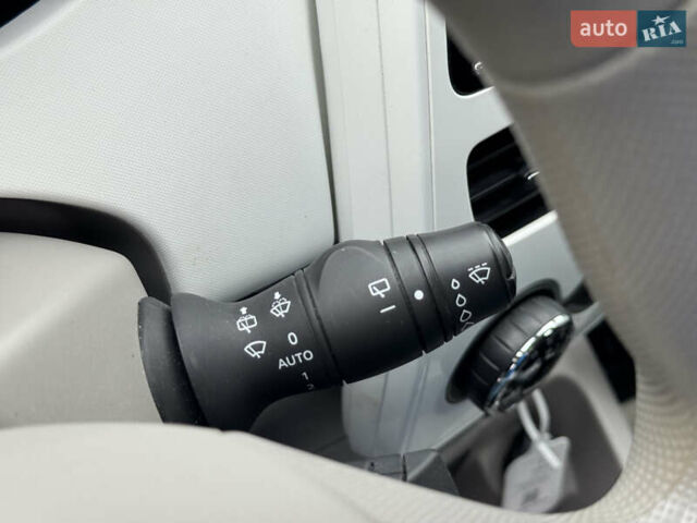 Білий Рено Зое, об'ємом двигуна 0 л та пробігом 60 тис. км за 10190 $, фото 14 на Automoto.ua