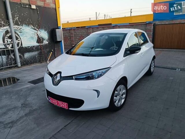 Белый Рено Зое, объемом двигателя 0 л и пробегом 65 тыс. км за 10250 $, фото 11 на Automoto.ua
