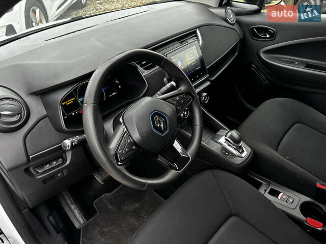 Белый Рено Зое, объемом двигателя 0 л и пробегом 68 тыс. км за 11499 $, фото 19 на Automoto.ua