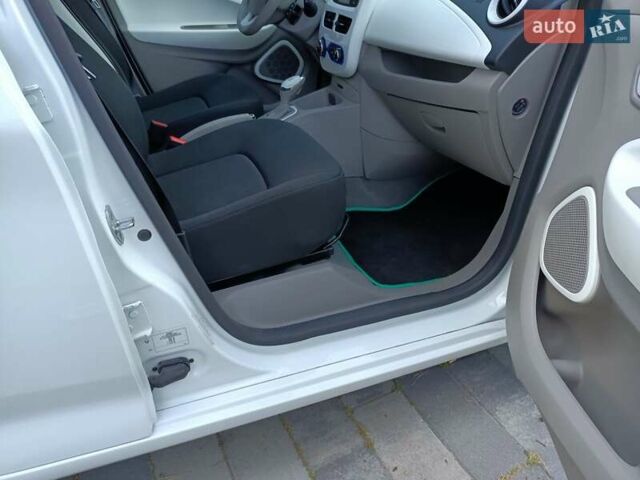 Белый Рено Зое, объемом двигателя 0 л и пробегом 19 тыс. км за 9950 $, фото 47 на Automoto.ua