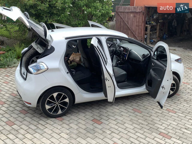 Белый Рено Зое, объемом двигателя 0 л и пробегом 173 тыс. км за 9500 $, фото 16 на Automoto.ua