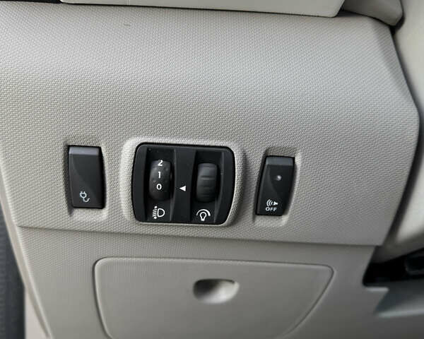 Белый Рено Зое, объемом двигателя 0 л и пробегом 67 тыс. км за 9500 $, фото 44 на Automoto.ua