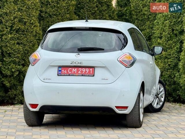 Белый Рено Зое, объемом двигателя 0 л и пробегом 60 тыс. км за 10300 $, фото 7 на Automoto.ua