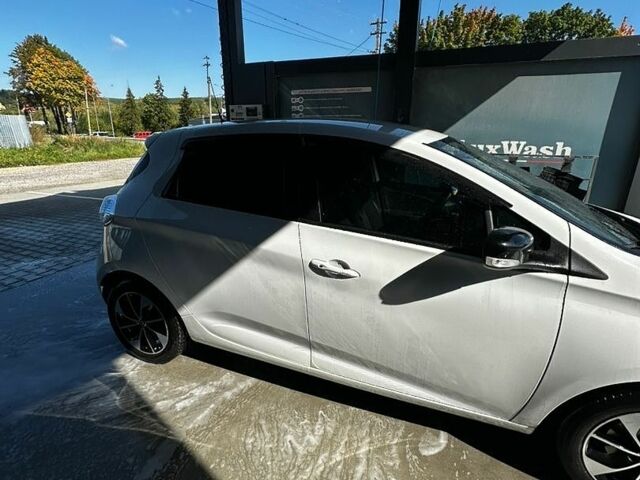 Белый Рено Зое, объемом двигателя 0 л и пробегом 52 тыс. км за 14000 $, фото 3 на Automoto.ua