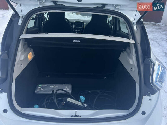 Білий Рено Зое, об'ємом двигуна 0 л та пробігом 16 тис. км за 10850 $, фото 24 на Automoto.ua