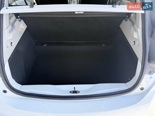 Білий Рено Зое, об'ємом двигуна 0 л та пробігом 60 тис. км за 10300 $, фото 11 на Automoto.ua