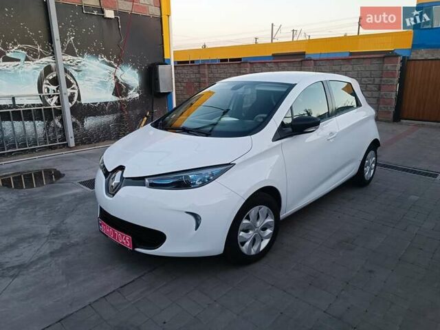 Белый Рено Зое, объемом двигателя 0 л и пробегом 65 тыс. км за 10250 $, фото 10 на Automoto.ua