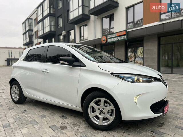 Белый Рено Зое, объемом двигателя 0 л и пробегом 48 тыс. км за 9950 $, фото 4 на Automoto.ua