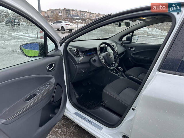 Белый Рено Зое, объемом двигателя 0 л и пробегом 106 тыс. км за 9200 $, фото 8 на Automoto.ua