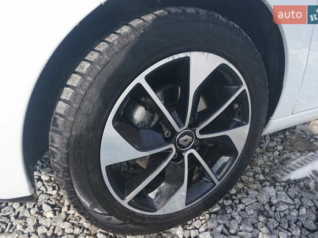 Белый Рено Зое, объемом двигателя 0 л и пробегом 45 тыс. км за 10777 $, фото 65 на Automoto.ua