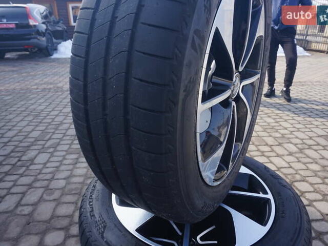 Белый Рено Зое, объемом двигателя 0 л и пробегом 45 тыс. км за 10777 $, фото 63 на Automoto.ua