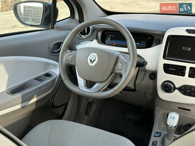 Белый Рено Зое, объемом двигателя 0 л и пробегом 27 тыс. км за 11500 $, фото 8 на Automoto.ua