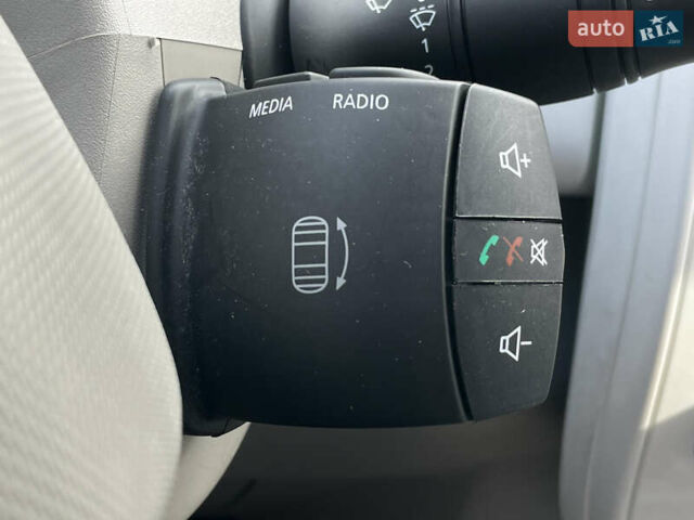 Білий Рено Зое, об'ємом двигуна 0 л та пробігом 28 тис. км за 9355 $, фото 43 на Automoto.ua