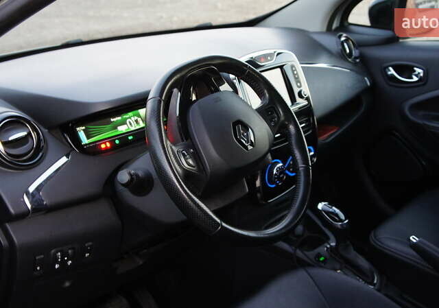 Белый Рено Зое, объемом двигателя 0 л и пробегом 159 тыс. км за 8950 $, фото 21 на Automoto.ua