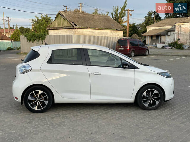 Белый Рено Зое, объемом двигателя 0 л и пробегом 84 тыс. км за 10500 $, фото 15 на Automoto.ua
