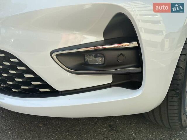 Белый Рено Зое, объемом двигателя 0 л и пробегом 94 тыс. км за 13300 $, фото 38 на Automoto.ua
