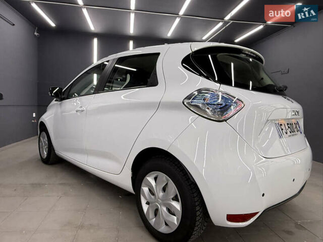 Белый Рено Зое, объемом двигателя 0 л и пробегом 21 тыс. км за 9950 $, фото 8 на Automoto.ua