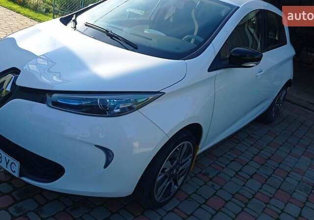 Белый Рено Зое, объемом двигателя 0 л и пробегом 76 тыс. км за 8700 $, фото 1 на Automoto.ua