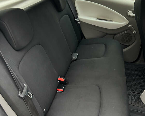 Белый Рено Зое, объемом двигателя 0 л и пробегом 140 тыс. км за 8550 $, фото 10 на Automoto.ua