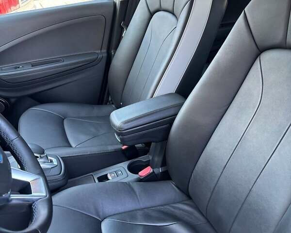 Белый Рено Зое, объемом двигателя 0 л и пробегом 111 тыс. км за 13800 $, фото 6 на Automoto.ua