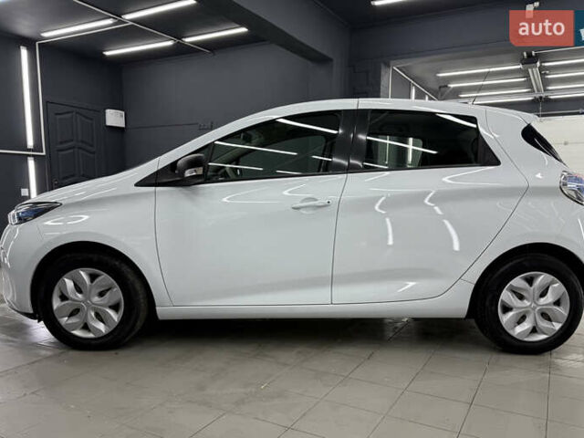 Белый Рено Зое, объемом двигателя 0 л и пробегом 53 тыс. км за 9800 $, фото 5 на Automoto.ua