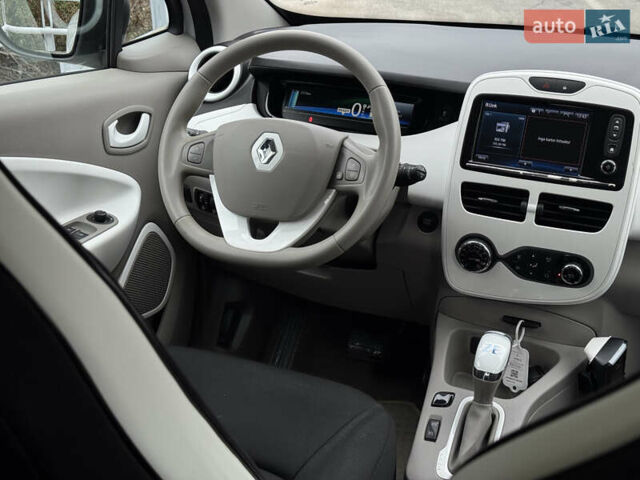 Білий Рено Зое, об'ємом двигуна 0 л та пробігом 60 тис. км за 10190 $, фото 8 на Automoto.ua