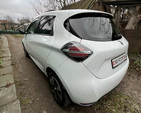 Белый Рено Зое, объемом двигателя 0 л и пробегом 64 тыс. км за 11450 $, фото 17 на Automoto.ua