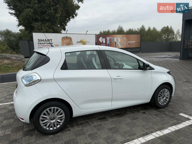 Белый Рено Зое, объемом двигателя 0 л и пробегом 40 тыс. км за 9999 $, фото 10 на Automoto.ua