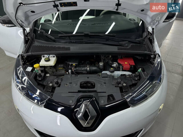 Белый Рено Зое, объемом двигателя 0 л и пробегом 21 тыс. км за 9950 $, фото 40 на Automoto.ua