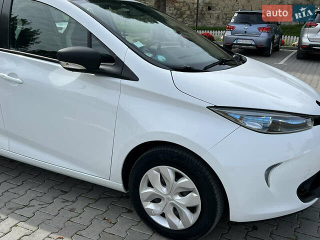 Белый Рено Зое, объемом двигателя 0 л и пробегом 25 тыс. км за 9700 $, фото 18 на Automoto.ua
