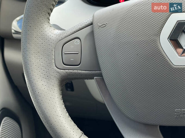 Білий Рено Зое, об'ємом двигуна 0 л та пробігом 28 тис. км за 9355 $, фото 40 на Automoto.ua