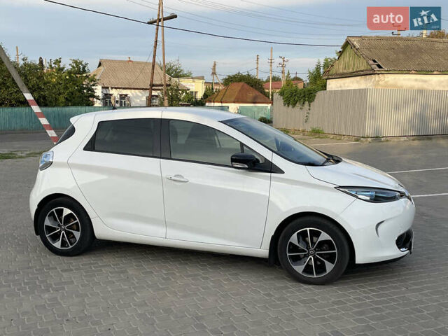 Белый Рено Зое, объемом двигателя 0 л и пробегом 84 тыс. км за 10500 $, фото 16 на Automoto.ua