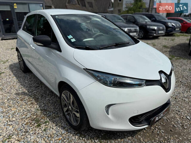 Белый Рено Зое, объемом двигателя 0 л и пробегом 69 тыс. км за 9450 $, фото 6 на Automoto.ua