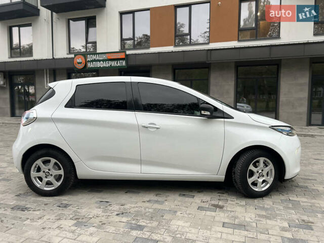 Белый Рено Зое, объемом двигателя 0 л и пробегом 48 тыс. км за 9950 $, фото 5 на Automoto.ua