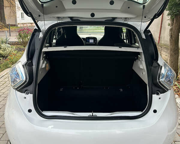 Білий Рено Зое, об'ємом двигуна 0 л та пробігом 102 тис. км за 9500 $, фото 14 на Automoto.ua