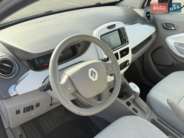 Белый Рено Зое, объемом двигателя 0 л и пробегом 112 тыс. км за 8900 $, фото 9 на Automoto.ua
