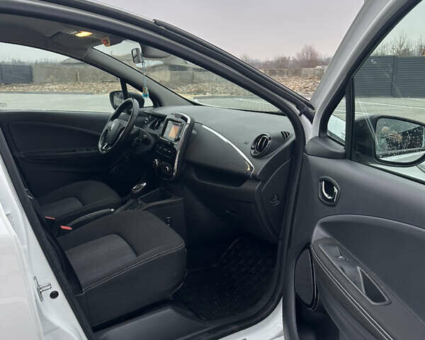 Білий Рено Зое, об'ємом двигуна 0 л та пробігом 103 тис. км за 9700 $, фото 10 на Automoto.ua
