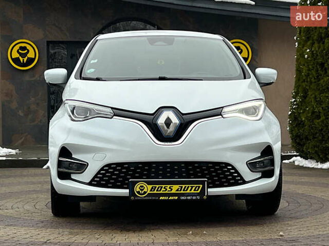 Белый Рено Зое, объемом двигателя 0 л и пробегом 120 тыс. км за 12999 $, фото 1 на Automoto.ua