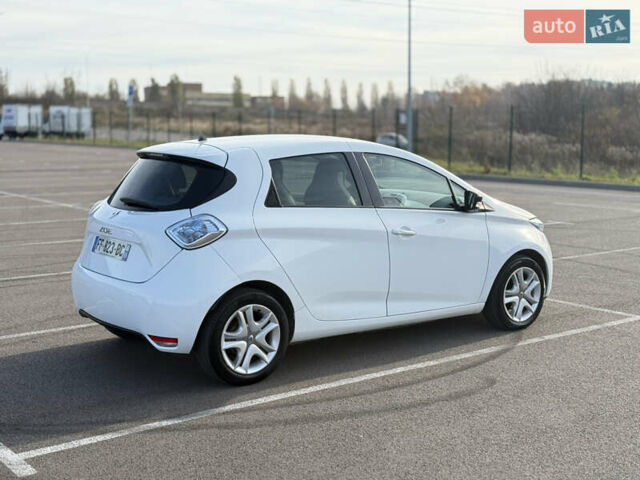Белый Рено Зое, объемом двигателя 0 л и пробегом 112 тыс. км за 8900 $, фото 3 на Automoto.ua