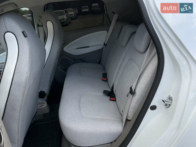 Білий Рено Зое, об'ємом двигуна 0 л та пробігом 28 тис. км за 9355 $, фото 26 на Automoto.ua