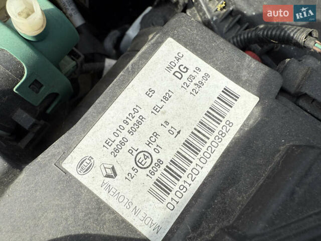 Белый Рено Зое, объемом двигателя 0 л и пробегом 112 тыс. км за 8900 $, фото 34 на Automoto.ua