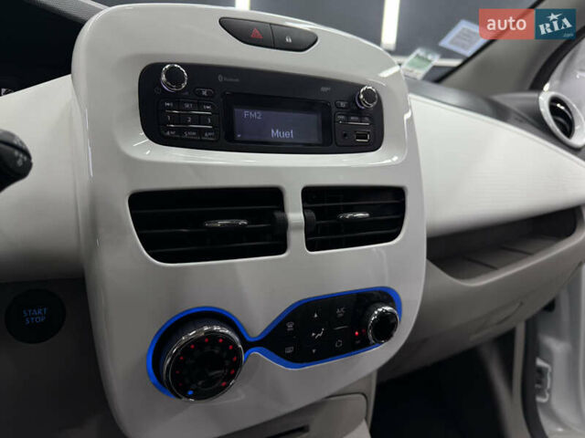 Белый Рено Зое, объемом двигателя 0 л и пробегом 21 тыс. км за 9950 $, фото 35 на Automoto.ua
