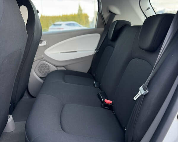 Белый Рено Зое, объемом двигателя 0 л и пробегом 67 тыс. км за 9500 $, фото 45 на Automoto.ua