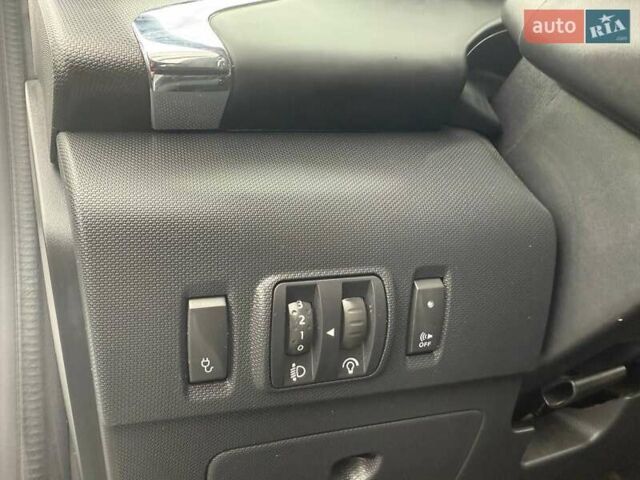 Белый Рено Зое, объемом двигателя 0 л и пробегом 62 тыс. км за 10350 $, фото 7 на Automoto.ua