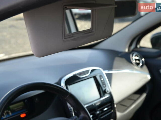 Білий Рено Зое, об'ємом двигуна 0 л та пробігом 80 тис. км за 9500 $, фото 32 на Automoto.ua