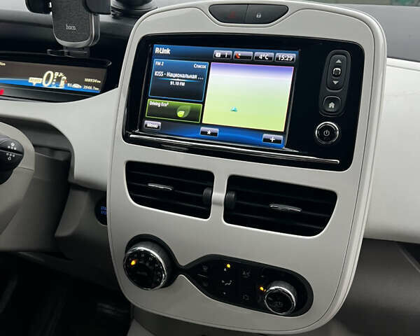 Білий Рено Зое, об'ємом двигуна 0 л та пробігом 109 тис. км за 8900 $, фото 39 на Automoto.ua