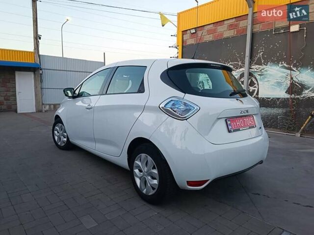 Белый Рено Зое, объемом двигателя 0 л и пробегом 65 тыс. км за 10250 $, фото 3 на Automoto.ua