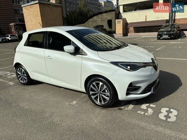 Белый Рено Зое, объемом двигателя 0 л и пробегом 94 тыс. км за 13300 $, фото 10 на Automoto.ua