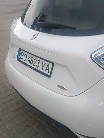 Белый Рено Зое, объемом двигателя 0 л и пробегом 145 тыс. км за 9599 $, фото 13 на Automoto.ua