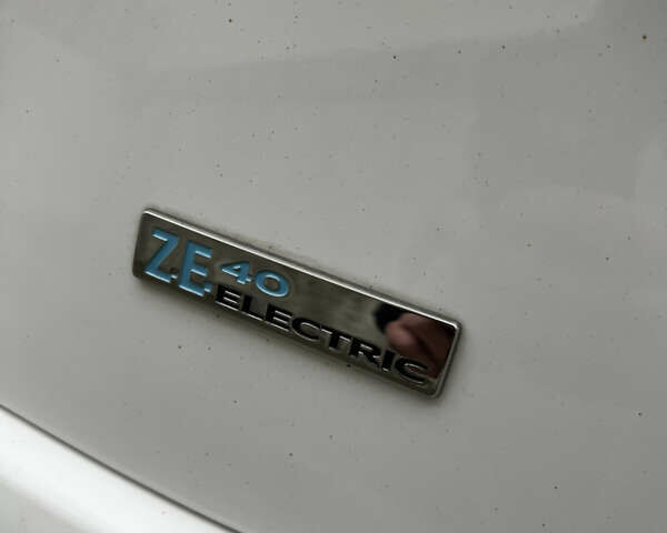 Білий Рено Зое, об'ємом двигуна 0 л та пробігом 109 тис. км за 8900 $, фото 13 на Automoto.ua